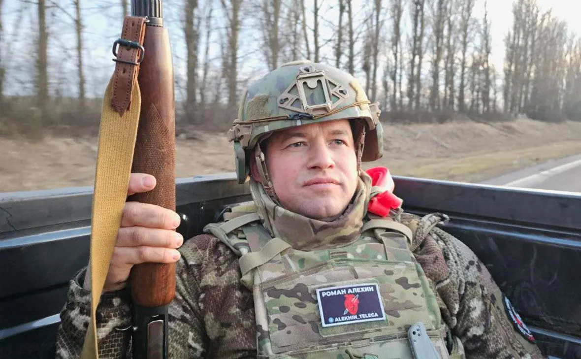 З-блогер Роман Алёхин утверждает, что Минюст не принимает его отчёты и тем самым создаёт повод для штрафов и уголовного преследования, называя происходящее «выдавливанием из страны» участника СВО и волонтёра.