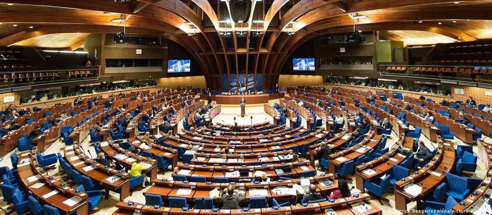 Кризисная группа и правозащитники обратились в Бюро ПАСЕ с требованием оценить высказывания Руслана Кутаева; секретариат ПАСЕ приостановил его участие в платформе для диалога с российскими силами до решения президиума.