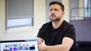 Президент Украины Владимир Зеленский считает, что ограничения доступа к интернету и блокировки иностранных сервисов в России могут быть связаны с подготовкой к всеобщей мобилизации и возможным новым наступлением на Украину.