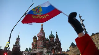 На фоне спада ВВП, падения спроса и роста налогов объем просроченных расчетов между российскими компаниями обновил исторический максимум, а основная нагрузка легла на обрабатывающую промышленность и торговлю.