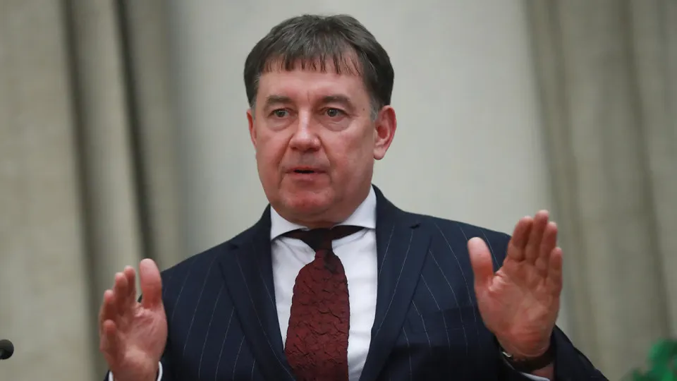 Мосгорсуд оставил в силе решение о национализации более 100 объектов недвижимости и сети отелей Marton на 9 млрд рублей, связанных с бывшим председателем Совета судей России Виктором Момотовым. Генпрокуратура заявляет о его связях с криминальными авторитетами и использовании судебной власти для защиты незаконно нажитого капитала.