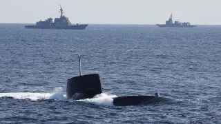 Правительство Японии кардинально пересмотрело послевоенную доктрину и разрешило экспорт летального вооружения при жестком госконтроле. Токио рассчитывает укрепить оборонные партнерства и стимулировать развитие национального ВПК на фоне растущего мирового спроса на оружие.