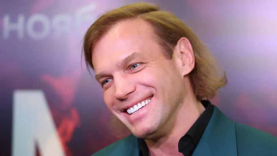 Следствие завершило дело о поставках контрафактных комплектующих для модернизации автомата АК-12: фигурантам, среди которых топ-менеджер концерна и предприниматели, вменяют мошенничество в особо крупном размере, контрабанду и злоупотребление полномочиями при выполнении гособоронзаказа.