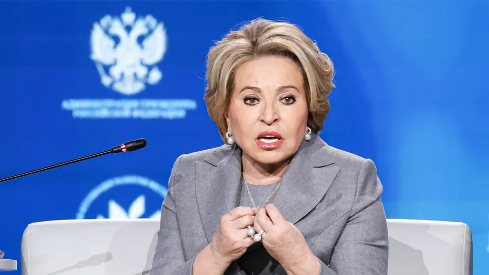 Председатель Совета Федерации заявила, что крупным бизнесменам стоит вернуть часть средств из‑за рубежа и взять на себя дополнительную социальную ответственность на фоне дефицита бюджета.