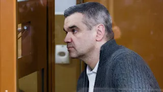 Никулинский районный суд Москвы приговорил предпринимателя Алексея Тайчера к 11 годам колонии общего режима и штрафу 2 млн рублей по делу о мошенничестве на почти 1,2 млрд рублей в ущерб РЖД и связанным с холдингом компаниям.