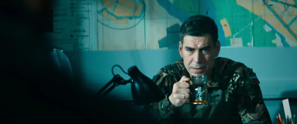 С 2022 года в России вышло много фильмов и сериалов о войне в Украине. Они редко становятся хитами: в них заметны штампы пропаганды, низкое качество и противоречивые послания — от демонизации врага до обиды на власть и формирования про‑военной оппозиции.