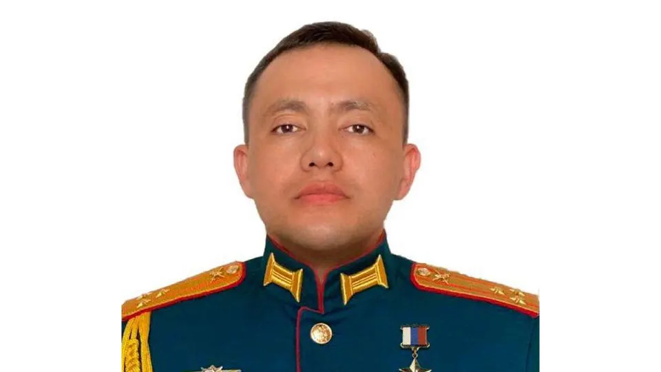 В военном гарнизоне в селе Князе-Волконское-1 произошёл взрыв, в результате которого погиб командир батальона и есть раненые; состояние самого Омурбекова пока неизвестно.