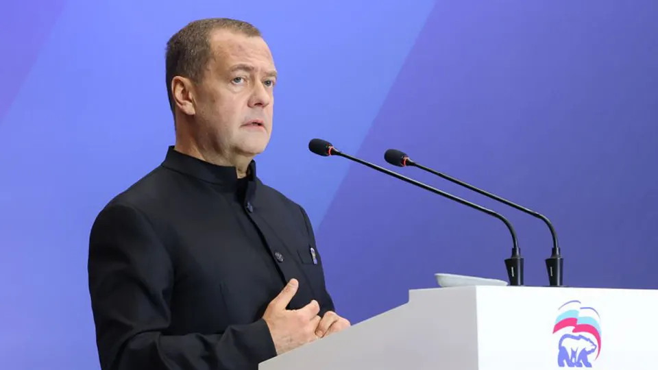 Заместитель председателя Совета безопасности Дмитрий Медведев предупредил о реальной возможности ядерного апокалипсиса и призвал быть готовыми. Высказывание прозвучало на фоне истечения СНВ‑III, отказа США от продления договора и заявлений о модернизации ядерных арсеналов.