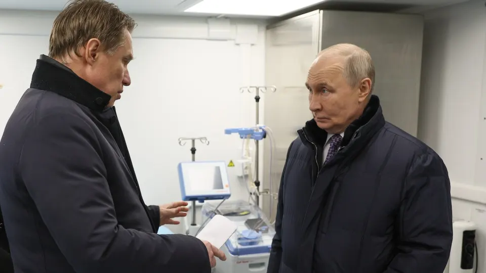 Президент поручил министру здравоохранения расширить охват репродуктивной диспансеризации в попытке остановить падение рождаемости; эксперты отмечают продолжение долгосрочного спада и приватизацию демографических показателей.