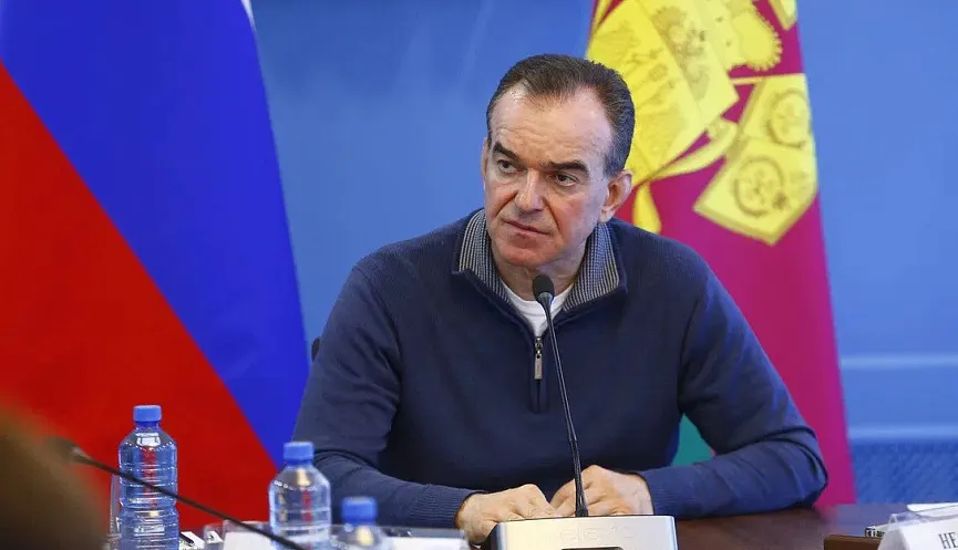 Губернатор Краснодарского края заявил, что возгорания в Туапсе носят локальный характер, ПВО сработали эффективно, и призвал жителей и туристов сохранять спокойствие. Интервью позднее было удалено с сайта.