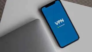 Российские пользователи платных VPN-сервисов могут уже в ближайшие дни столкнуться с запретом оплаты подписок с карт российских банков, а на рынок готовятся дополнительные ограничения через ужесточение требований к хостинг-провайдерам.
