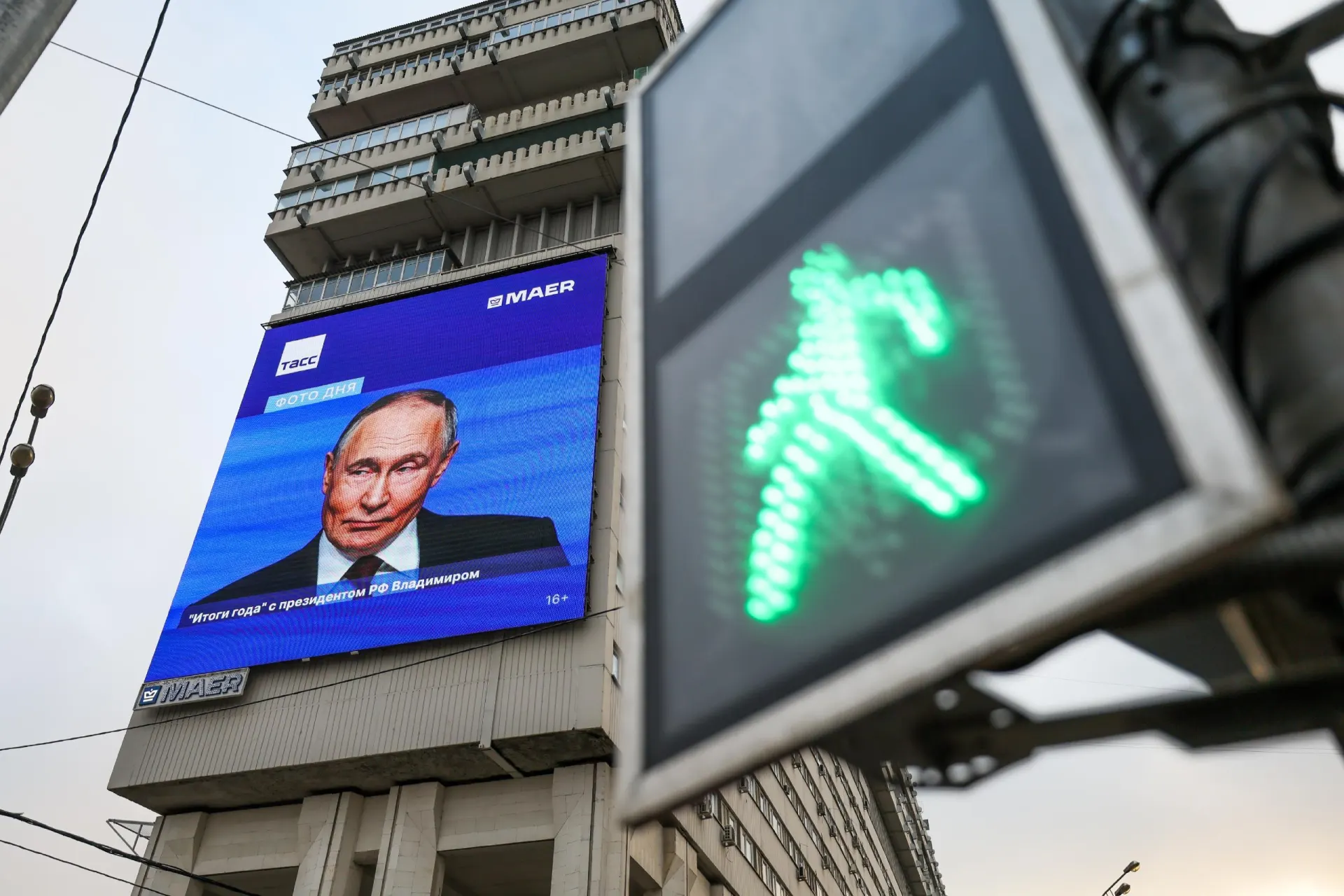 Перемирие, объявленное президентом, вступило в силу и должно продлиться 48 часов.