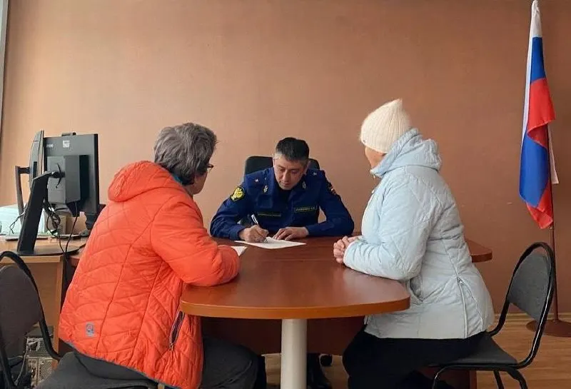 По предложению президента сенаторы назначили Сергея Паволина на должность прокурора Иркутской области. Паволин работает в Мурманске с 2021 года; в Иркутске ожидают, что он займётся наведением порядка в сфере ЖКХ.