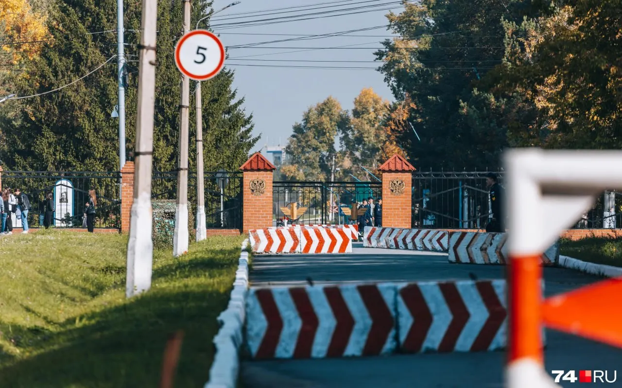 Правительство вывело Челябинское высшее военное авиационное училище штурманов из подчинения Военно-воздушной академии; реорганизацию поручено завершить к 1 сентября 2026 года, штат рассчитан на 6050 человек.
