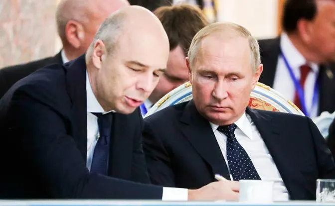 Депутат КПРФ Юрий Афонин заявил, что глава Минфина Антон Силуанов фактически признал невозможность исполнения бюджета на 2026 год. Дефицит достиг 5,9 трлн рублей на фоне повышения НДС и возросшей налоговой нагрузки на малый бизнес.