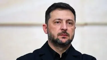 Президент Украины Владимир Зеленский заявил, что российские силы продолжают боевые действия вопреки режимам прекращения огня — за двое суток зафиксированы сотни обстрелов и сотни атак дронами‑камикадзе.