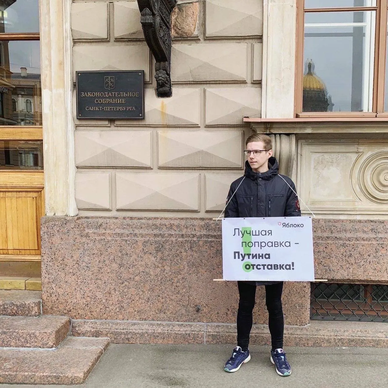 Вадим Ваганов сообщил, что его объявили в федеральный розыск; точная уголовная статья пока неизвестна. Ранее на него уже составляли административные протоколы по закону об «иностранных агентах» и штрафы за «ЛГБТ‑пропаганду», а также включили в реестр «иностранных агентов».