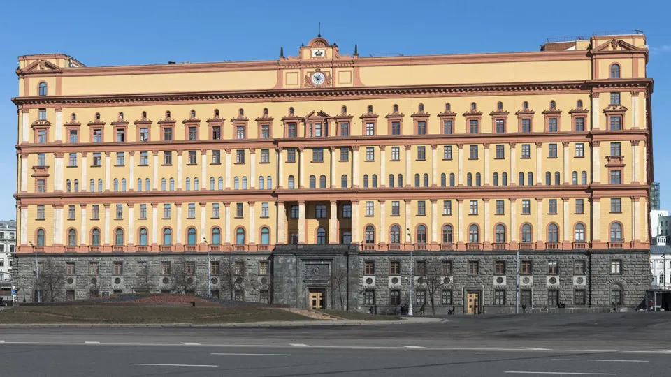 Руководитель пограничной службы заявил, что Хельсинки и Таллин нарушают договорные режимы границы, устанавливают заграждения и ужесточают пропускной режим. По его словам, это обостряет ситуацию на западных рубежах, и Россия вынуждена готовиться к разным сценариям.