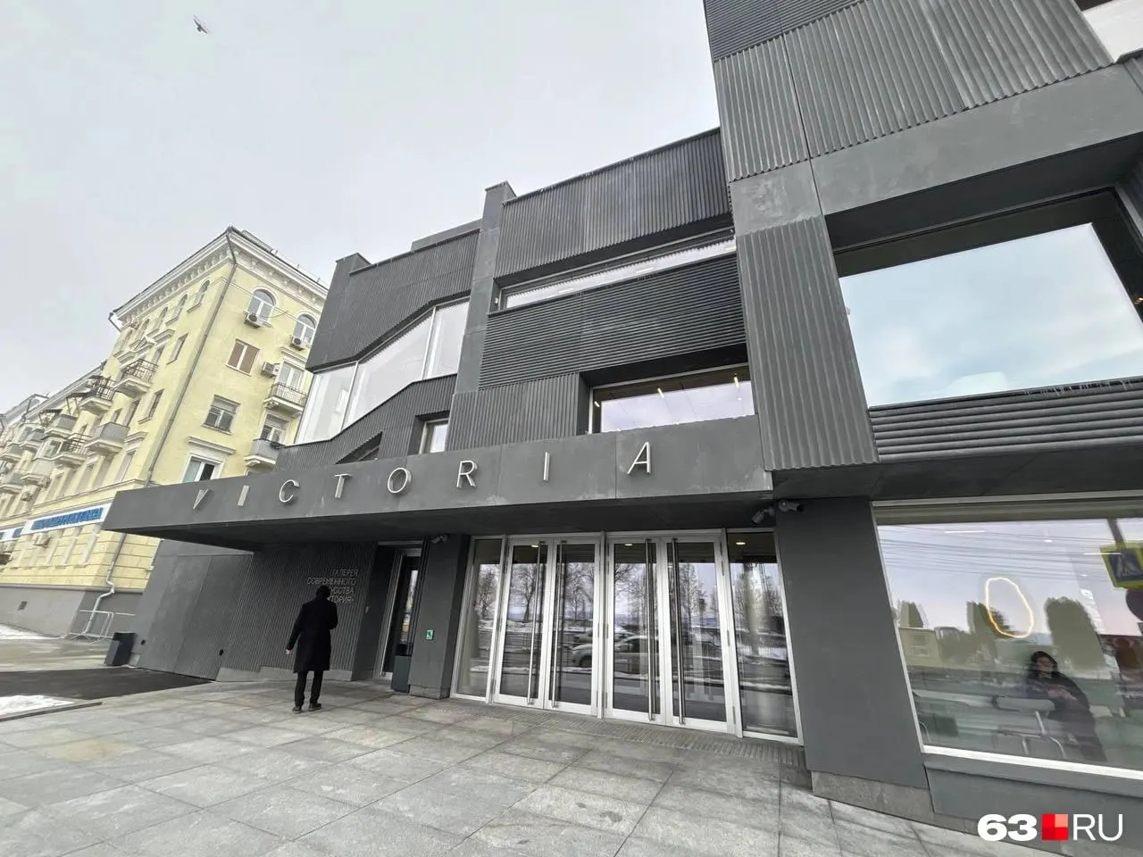Новая выставка московской художницы Кати Горячевой стартует 3 мая. Проект «Убежище» — часть серии «Заговор тополей», посвящённой трём деревьям у входа в галерею.