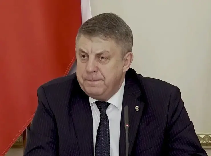 Александр Богомаз подал заявление об отставке, и уже на следующий день получил мандат депутата Государственной Думы от «Единой России». Одновременно с этим ушёл в отставку губернатор Белгородской области Вячеслав Гладков.