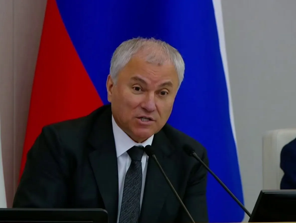 Депутаты во втором чтении приняли поправки, которые официально добавляют в перечень профилактических мер борьбу с фальсификацией истории и мероприятия по предотвращению уклонения от исполнения обязанностей по защите Отечества.
