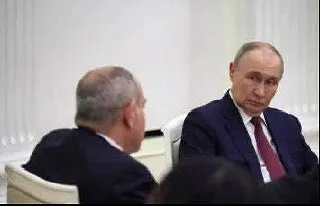 Крупные маркетплейсы временно остановили торговлю армянскими товарами без подробных объяснений; Wildberries позднее объяснил это новыми таможенными требованиями. Одновременно Роспотребнадзор заблокировал продажу более 1,1 млн бутылок минеральной воды «Джермук».