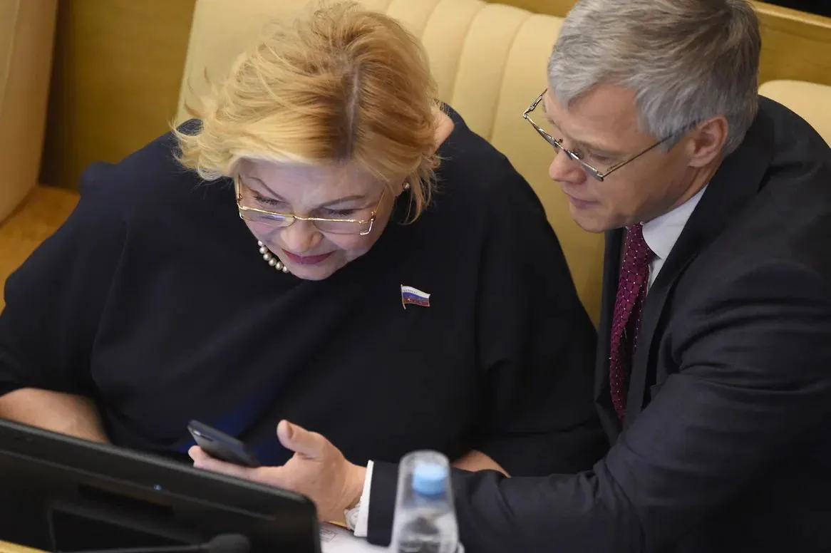 Валерий Гартунг и Елена Драпеко оказались единственными противниками обращения, осудившего удар по Старобельску. Спикер Володин назвал это «техническим сбоем», а обсуждение в Думе быстро переросло в политическое представление с угрозами в адрес Украины.