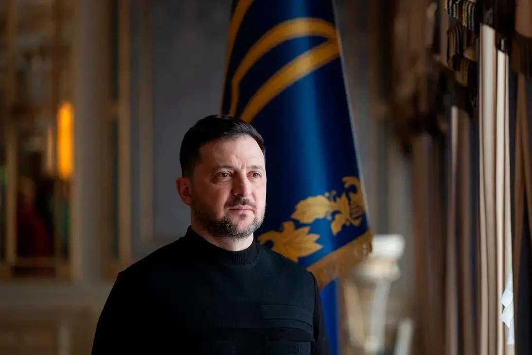 Киев заявил, что не получал официальных предложений о перемирии от российской стороны и объявил зеркальный «режим тишины», который начнёт действовать в ночь на 6 мая. В ответ Минобороны России пригрозило ударами по Киеву, а в Москве сокращают участие гостей и военную технику на параде.