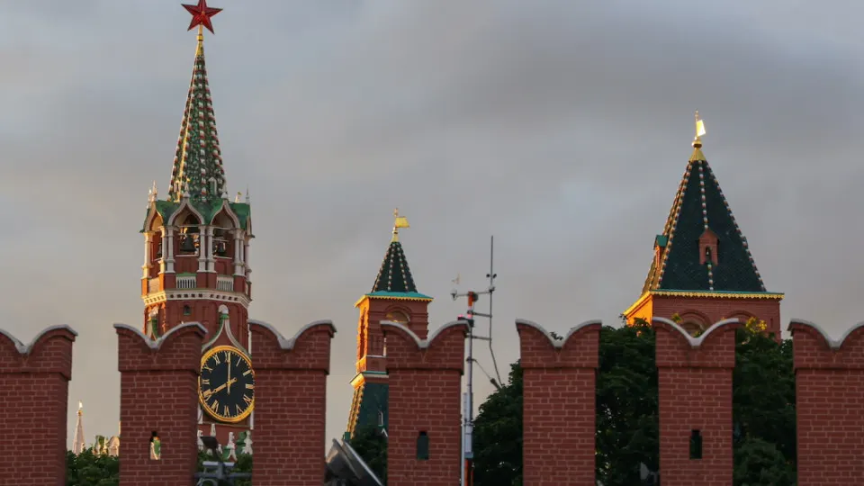 Высшее руководство пыталось убедить президента ослабить блокировки и ограничения в сети, но решение поддержать спецслужбы оказалось окончательным. Это усилило цензуру, подорвало рейтинг власти и привело к масштабным юридическим изменениям по контролю интернета.