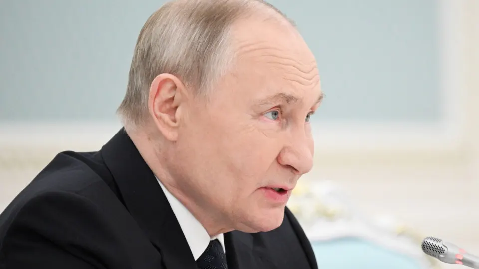 Замминистра науки сообщает, что в российских вузах уже обучается свыше 300 тысяч иностранных студентов, большинство из них — платники. Одновременно фиксируется активизация вербовки иностранцев в вооружённые силы и давление на студентов со стороны вузов.
