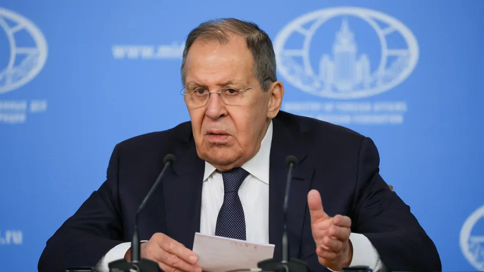 Глава МИД Сергей Лавров заявил, что требования европейских стран о немедленном прекращении огня и гарантиях безопасности представляют собой ультиматум, который не поможет восстановить доверие и возобновить содержательный диалог между Россией и Европой.