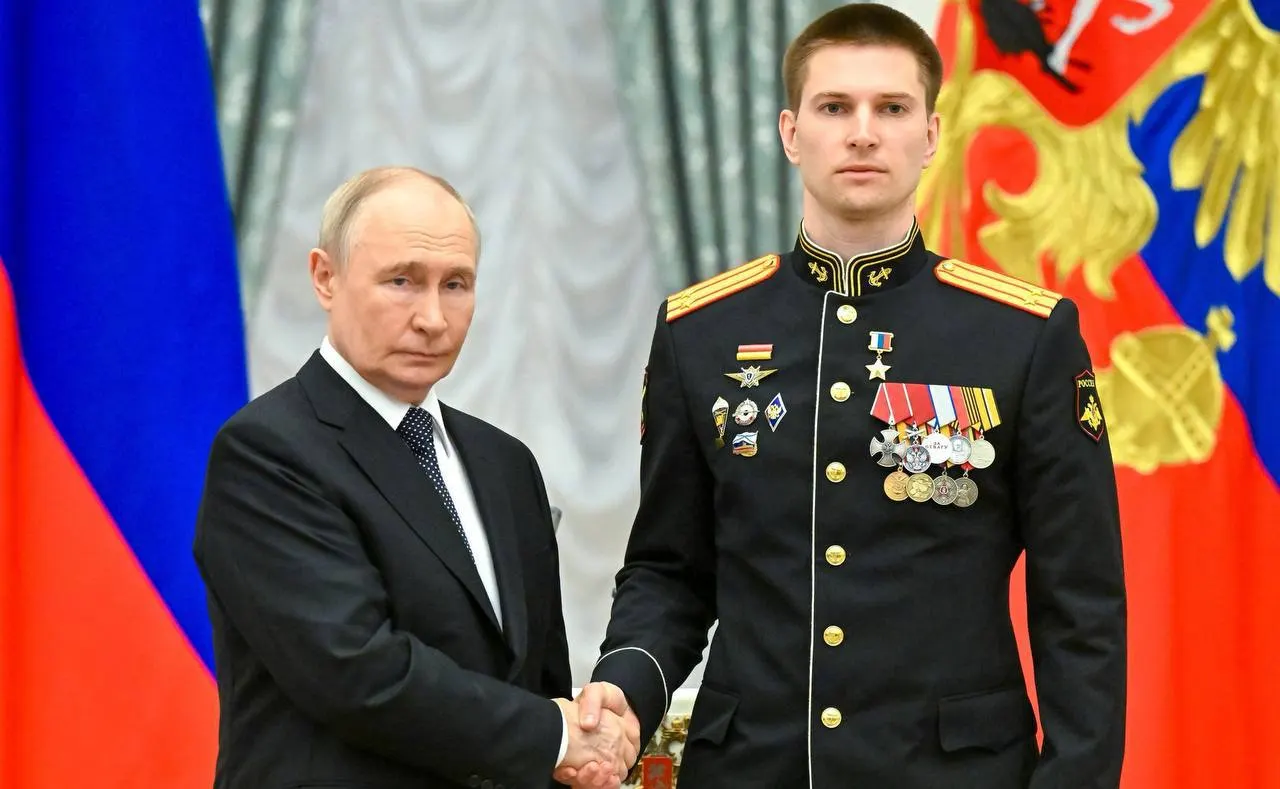 Путин наградил подполковника Ивана Берестовского званием Героя России
