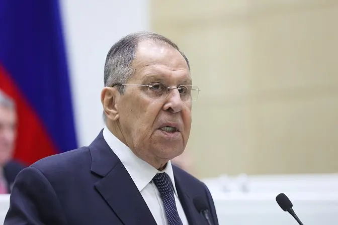 Глава МИД РФ заявил, что нормы Евразийского экономического союза и Евросоюза взаимоисключающи, поэтому вопрос членства Армении потребуется решать быстро — от этого зависят тарифная политика и фитосанитарные правила.