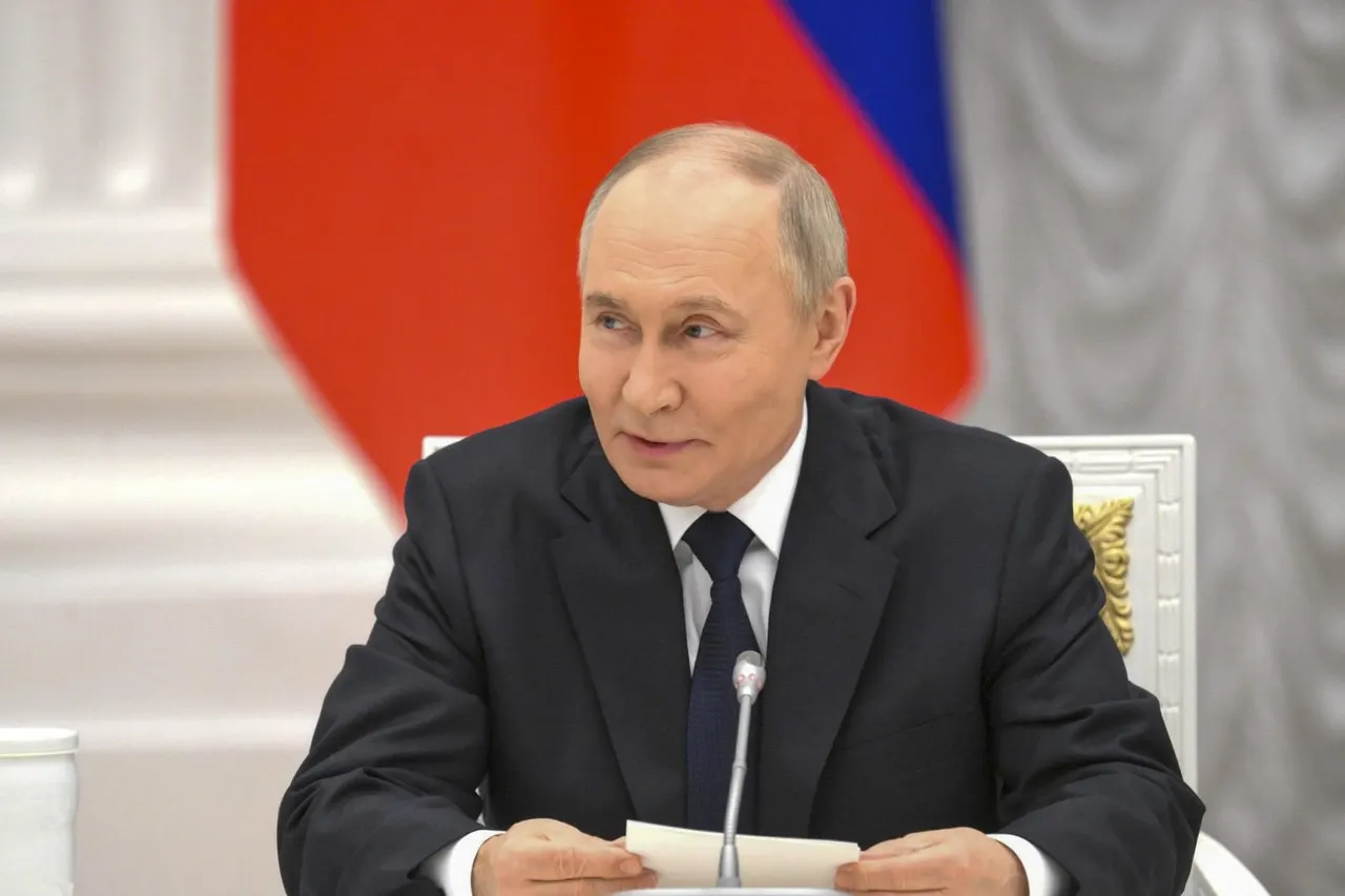 Во время общения с журналистами президент заявил, что Россия способна защитить Калининградскую область после слов министра иностранных дел Литвы о возможном ударе по российским базам ПВО.