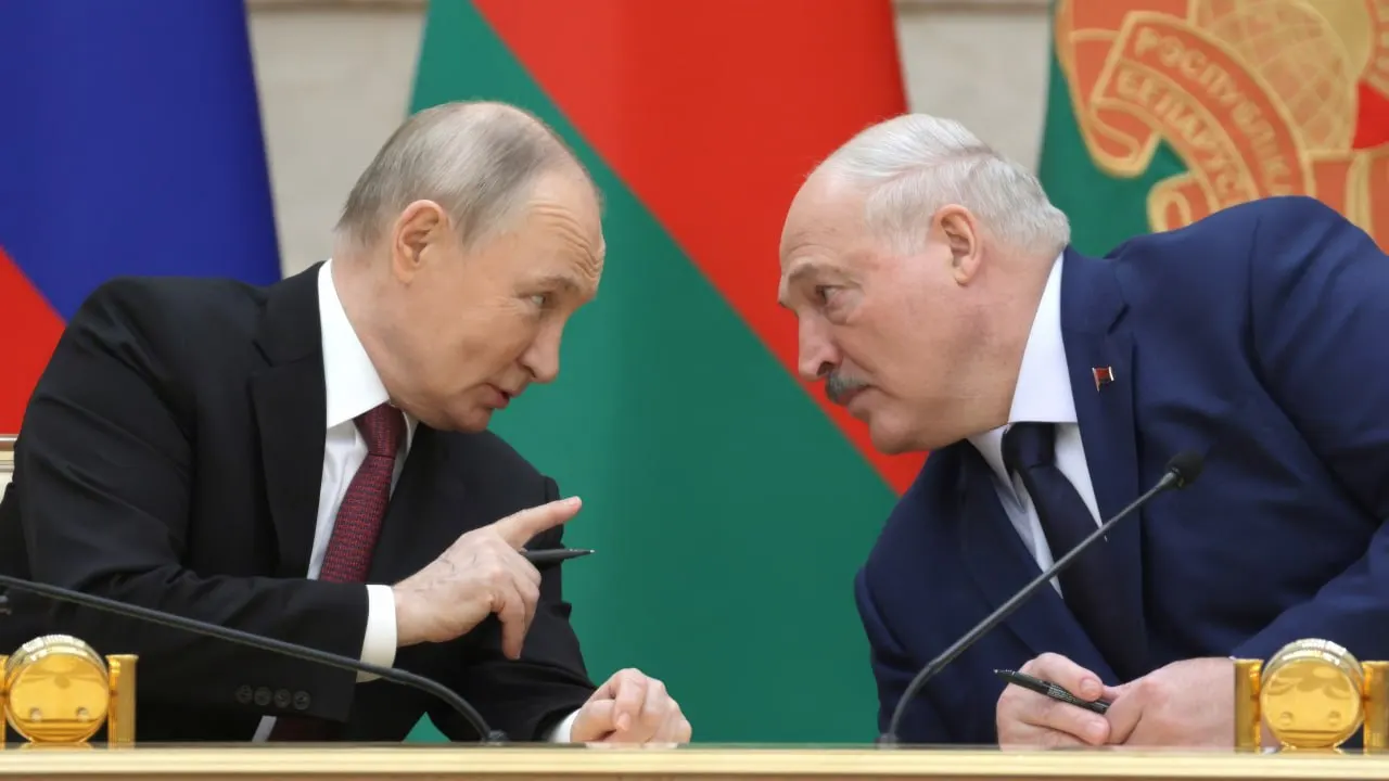 26 июня в президентской резиденции на Валдае прошли закрытые переговоры между Владимиром Путиным и Александром Лукашенко. Официальных заявлений не последовало — на повестке были вопросы региональной безопасности и ситуация у белорусско‑украинской границы.