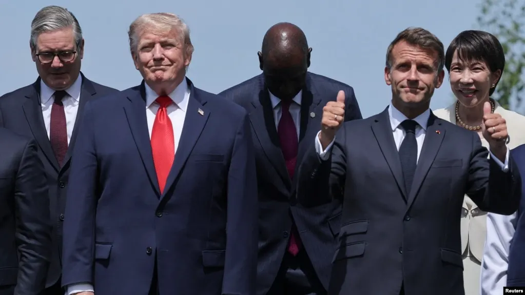 На саммите в Эвиане лидеры стран G7 подтвердили солидарность с Украиной: планируется нарастить поставки ПВО, рассмотреть лицензии на военное производство и усилить санкции, в том числе против нефтегазового сектора России.