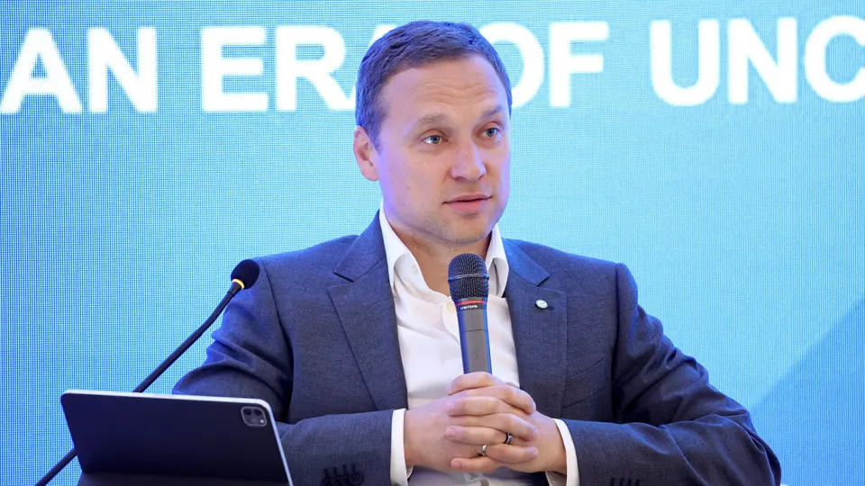 Зампред правления Сбербанка Тарас Скворцов заявил, что повышение налоговой нагрузки и усиление мониторинга платежей вызывают отток средств в «кэш»: наличность не возвращается в банковскую систему, прежде всего у малого и среднего бизнеса.