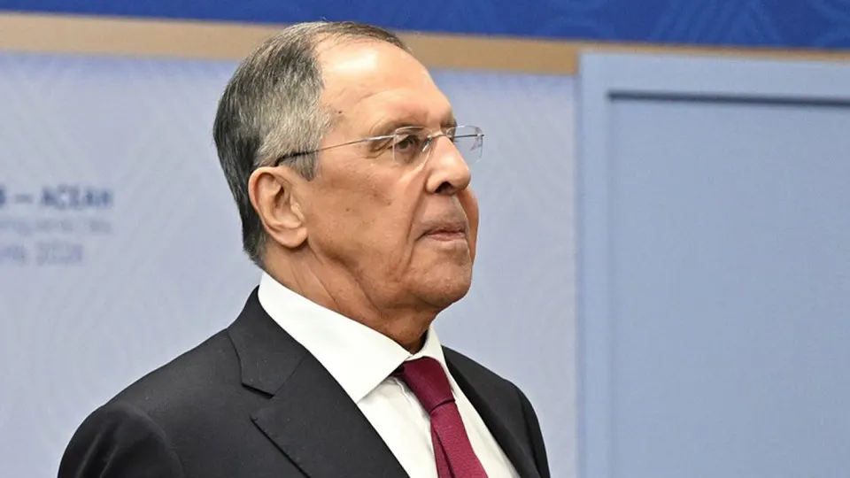 После самой масштабной за время войны атаки беспилотников на Москву российские власти пообещали нанести системные групповые удары по объектам, от которых, по их словам, зависит боеспособность ВСУ. В столице произошли пожары на НПЗ в Капотне и в торговом комплексе, нарушено авиасообщение.