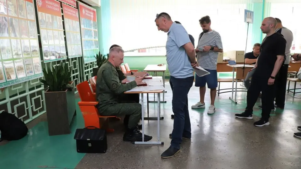 Минобороны Беларуси объявило о проведении учений в приграничной Гродненской области: запасников будут вызывать для сверки данных и участия в сборах на фоне усиления давления со стороны Москвы.