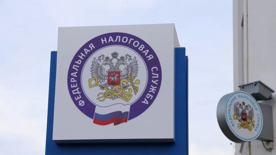 Федеральная налоговая служба поручила регионам проработать меры по расширению налоговой базы и повышению ставок, чтобы закрыть исторический дефицит местных бюджетов в 1,5 трлн рублей.
