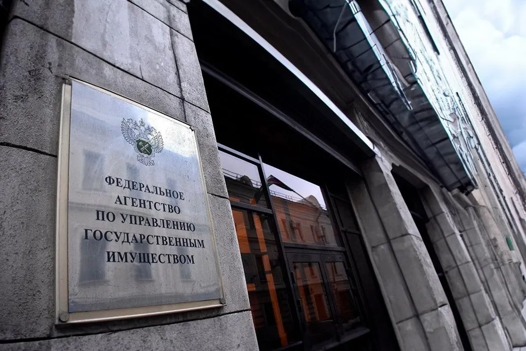 Депутаты отменили ценовой порог и полугодовую паузу при повторных торгах: теперь государство сможет быстрее выставлять на продажу квартиры, изъятые по судебным решениям.