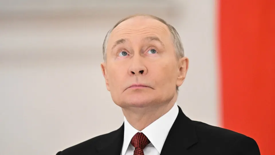В администрации рассматривают вариант, при котором новоизбранные депутаты на первом заседании обратятся к президенту с просьбой о мобилизации. Одновременно отмечают падение притока контрактников и подготовку к массовому набору под видом ускоренного обучения.