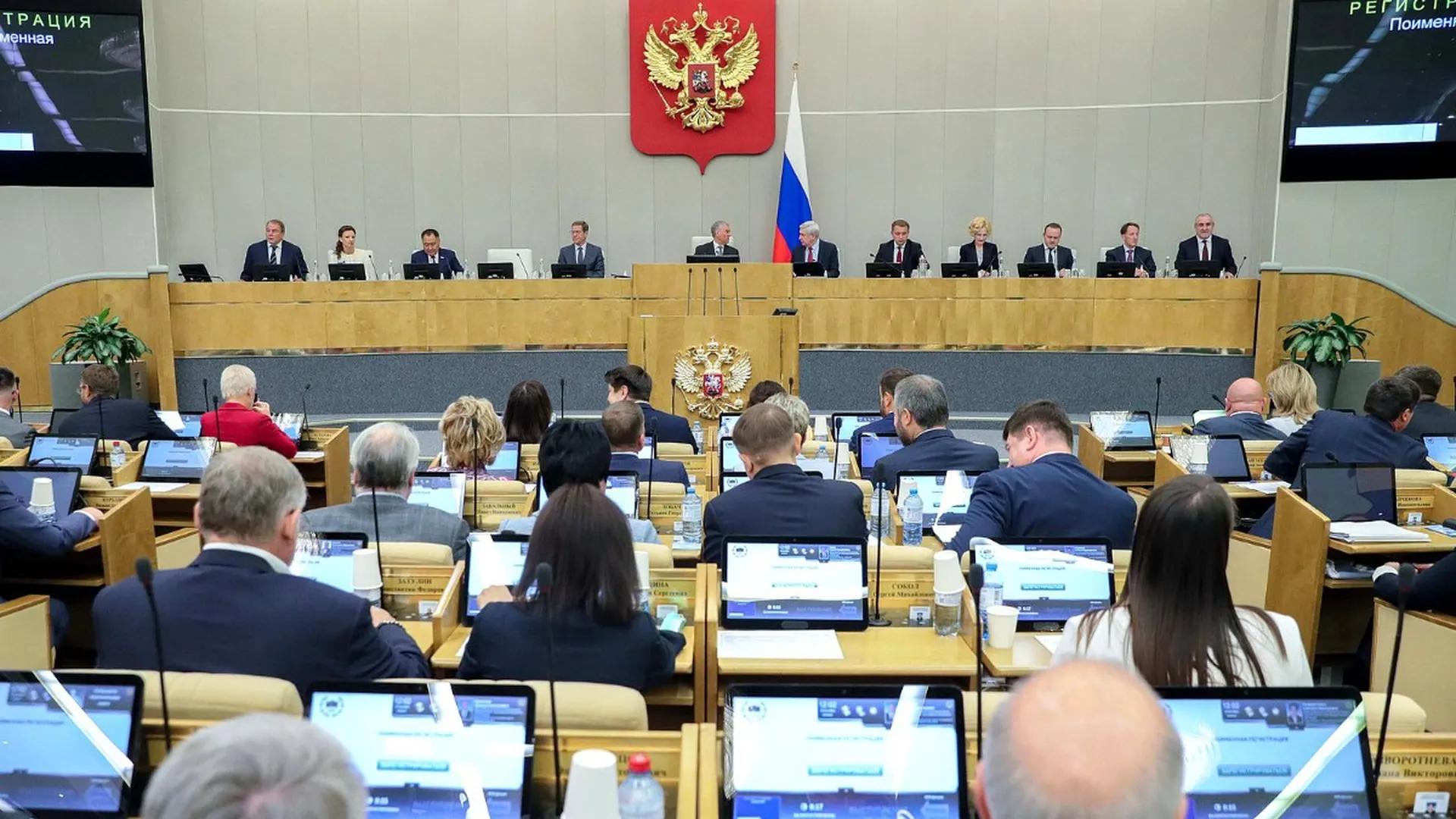 Совет Госдумы рекомендовал рассмотреть 22 июля во втором чтении два закона, вводящие комплекс ограничений для лиц, находящихся за границей и уклоняющихся от исполнения наказания. Реестр таких лиц будет вестись Минюстом.