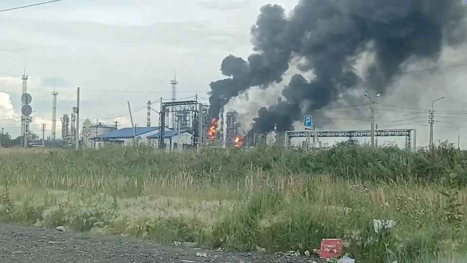 По данным Росстата, выпуск нефтепродуктов упал до минимальных значений за последние два десятилетия: это привело к дефициту топлива, росту цен и увеличению импорта.