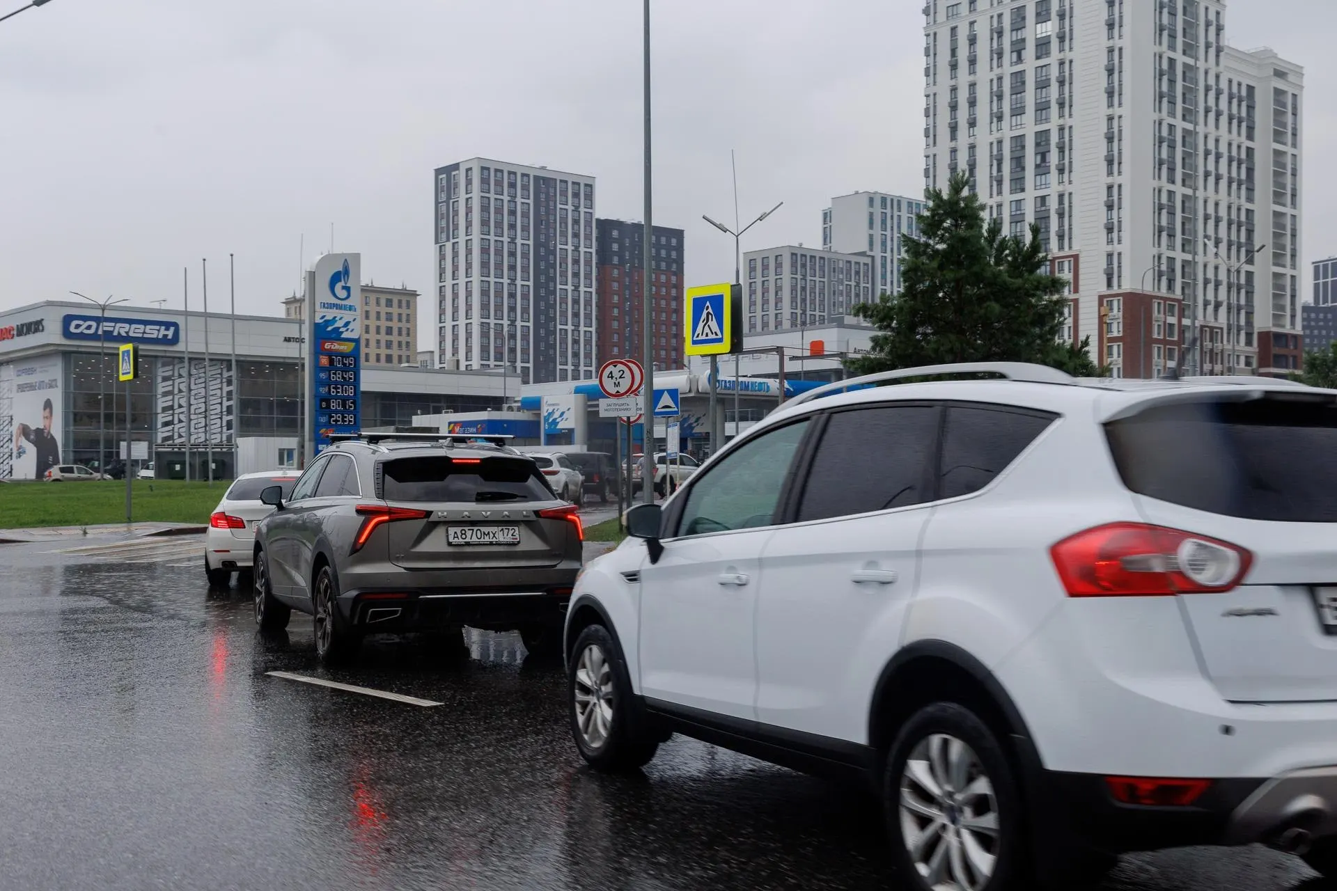 Правительство временно остановило вывоз дизеля, чтобы защитить внутренний рынок. Эксперт Фролов считает меру вынужденной и краткосрочной — что это означает для цен и доступности топлива.