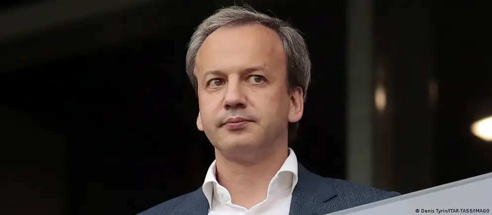 Аркадий Дворкович сообщил о намерении обратиться в суд для обжалования включения в санкционный список ЕС и временно отказался от исполнения обязанностей президента Международной шахматной федерации — их будет исполнять вице‑президент Вишванатан Ананд.