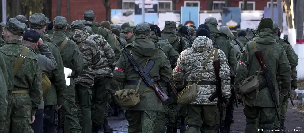 Заявления о возможном расширении мобилизации вызывают споры: независимые источники указывают на снижение набора контрактников и обсуждение сценариев, власти опровергают планы. Что известно и насколько реальна угроза массового призыва?