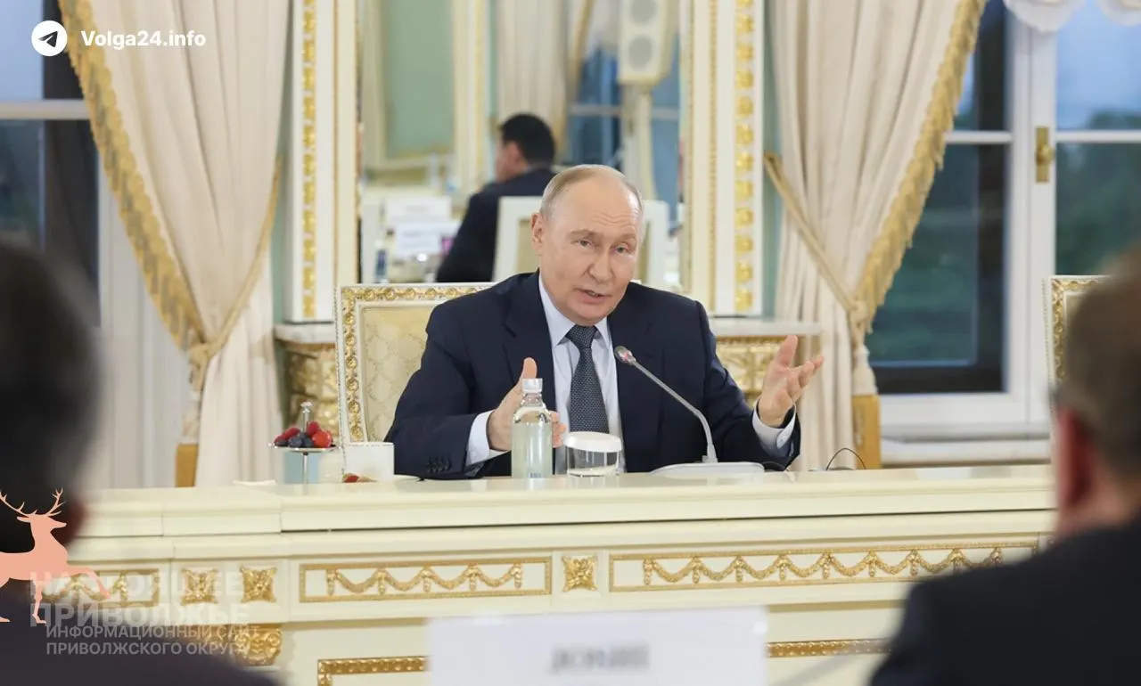 Президент заявил, что возникающие проблемы на внутреннем топливном рынке носят временный характер; ВВП за пять месяцев вырос на 0,2%, в мае — на 0,3%.