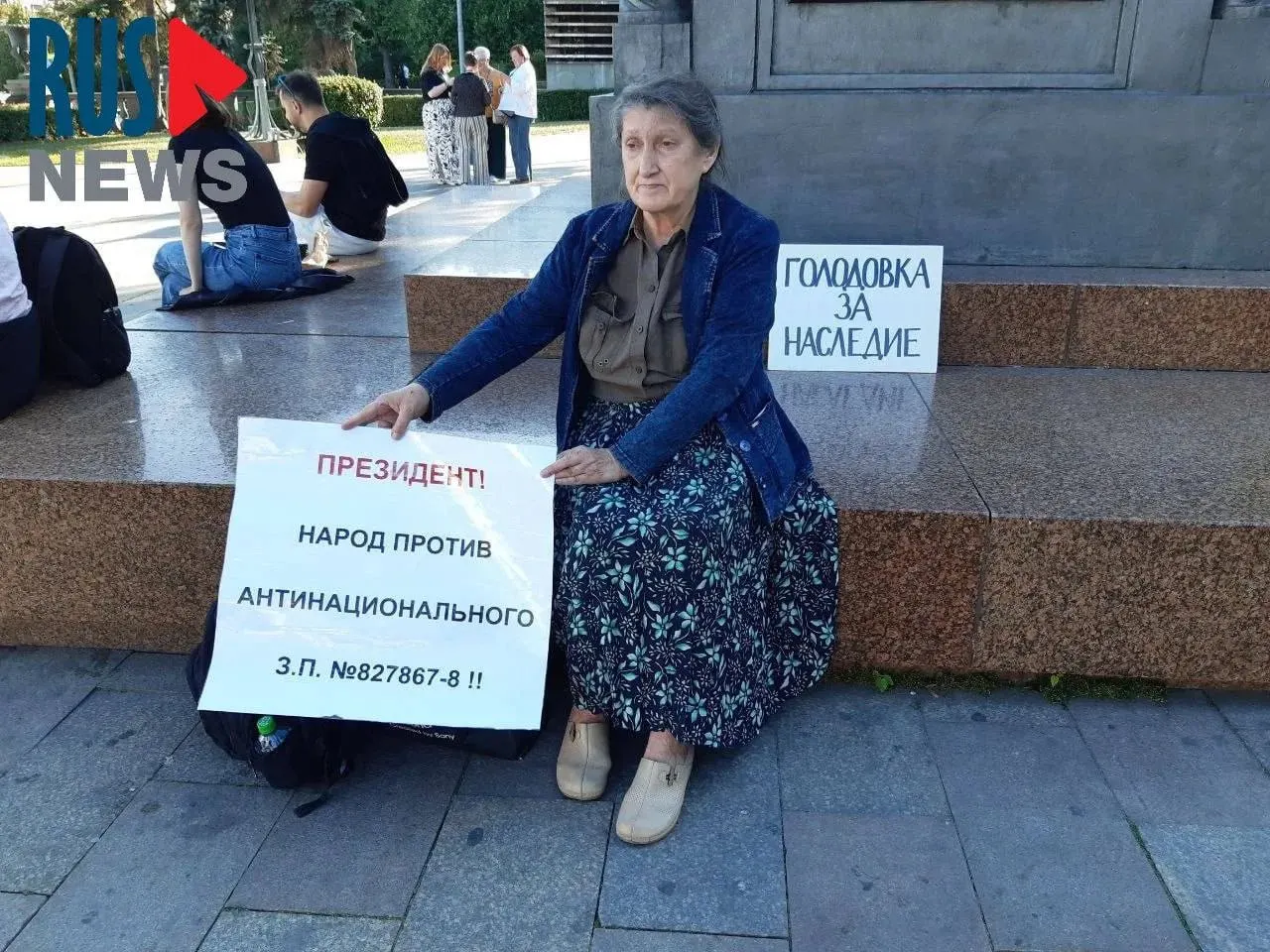 Председатель новосибирского отделения ВООПИК Наталья Шамина объявила голодовку в Москве в знак протеста против законопроекта о лишении статуса памятников. Её доставили в полицию, затем перевели в психиатрическую больницу; активисты готовят жалобы.