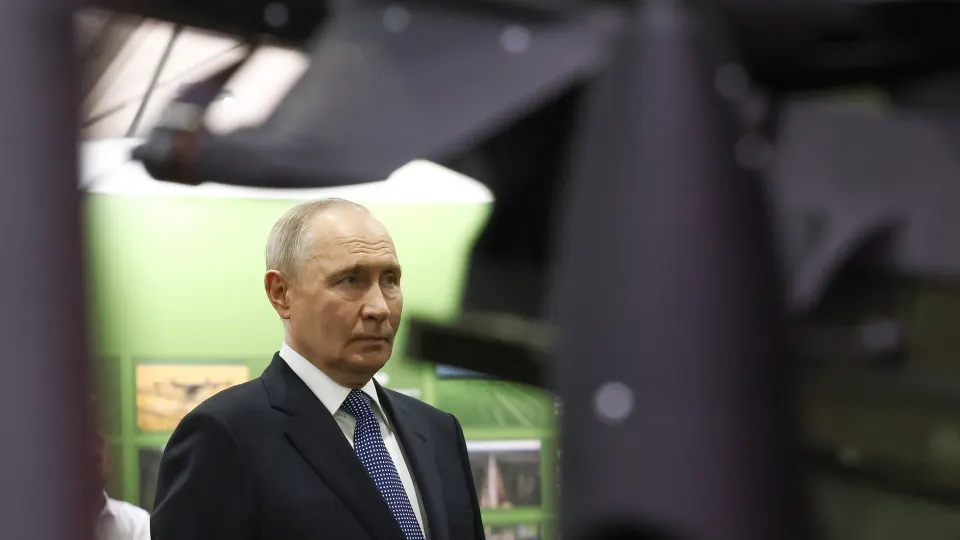 Президент заявил, что ОНФ объединил более 20 млн человек и собрал около 70 млрд рублей на поддержку спецоперации. Между тем военные расходы растут и могут превысить заложенные в бюджете суммы.